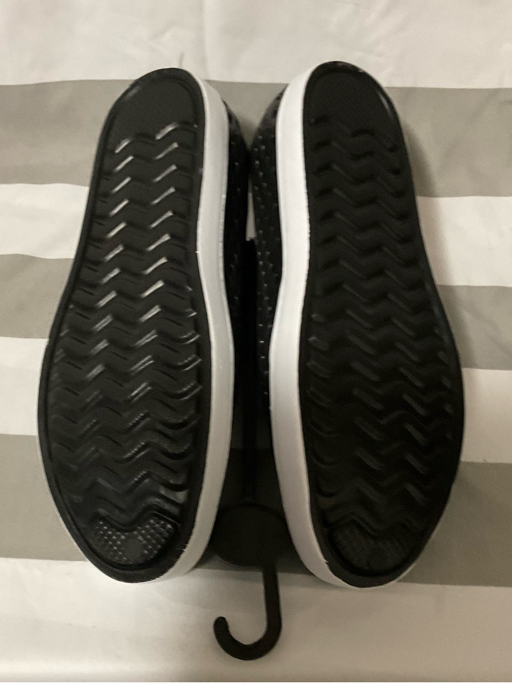 London Fog Black Perforated Slip-On beach shoe Men’s 12 Women’s 13.5-14 New - Picture 4 of 5